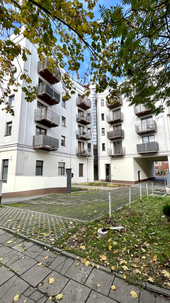 2 pokojowe z balkonem przy Jasnych Błoniach (1)