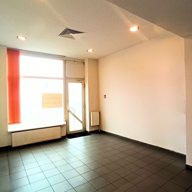 Handlowo - usługowy, witryna, parter, 38 m2 (1)