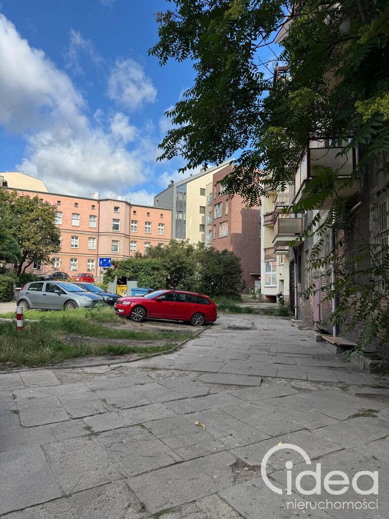 Centrum, 3 pokoje, 75m2, parter, bezpłatny parking, 2 osobne wejścia. (9)