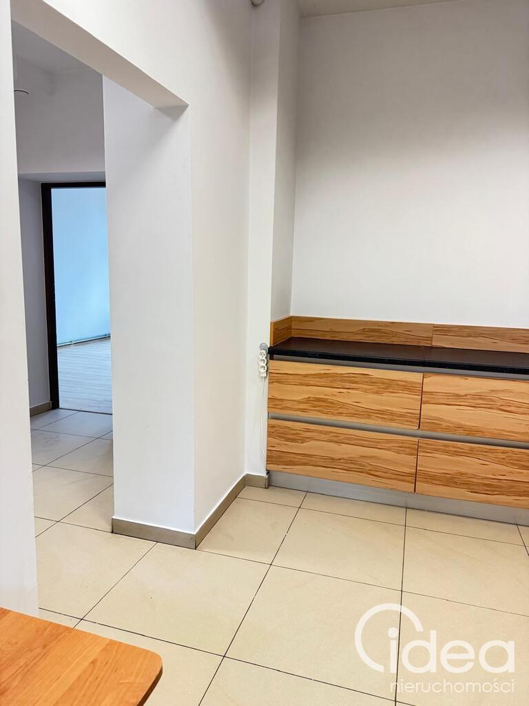 Centrum, 3 pokoje, 75m2, parter, bezpłatny parking, 2 osobne wejścia. (2)