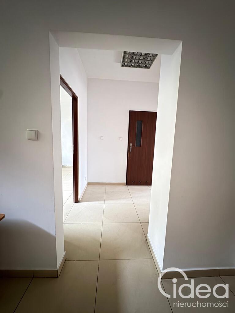 Centrum, 3 pokoje, 75m2, parter, bezpłatny parking, 2 osobne wejścia. (4)