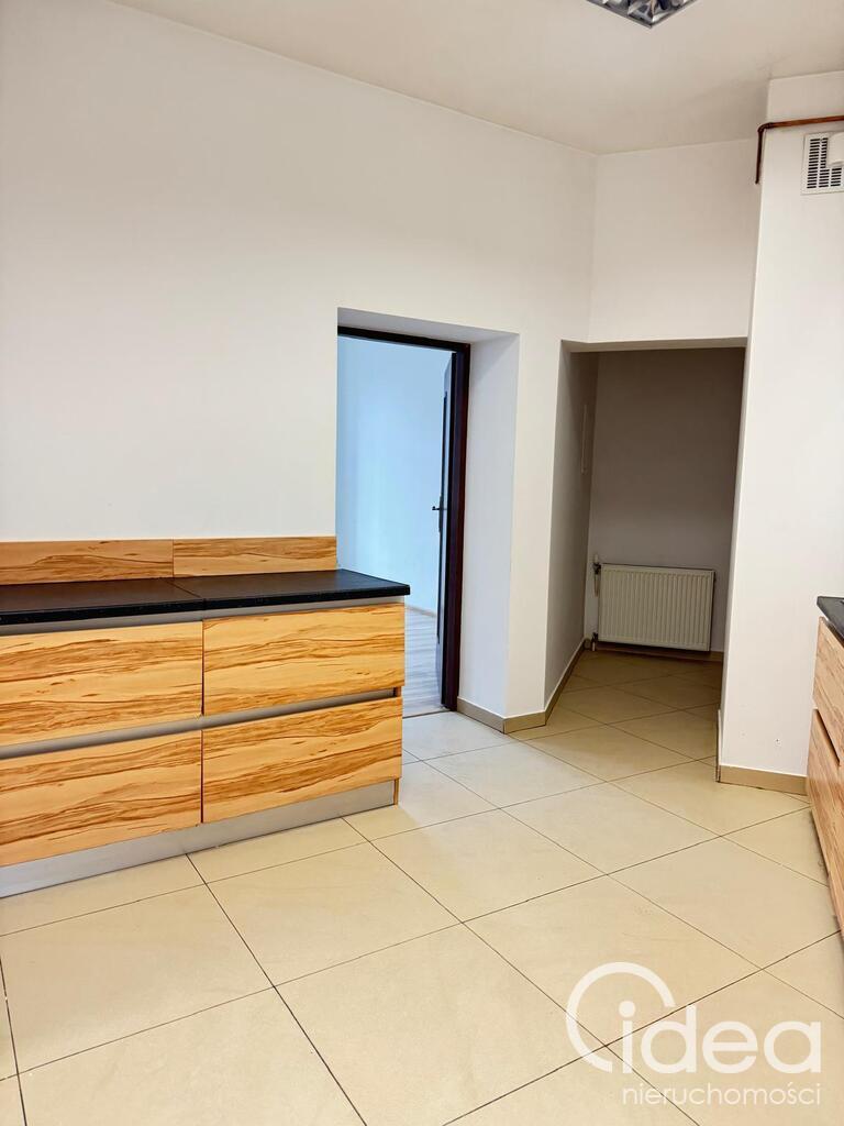 Centrum, 3 pokoje, 75m2, parter, bezpłatny parking, 2 osobne wejścia. (3)