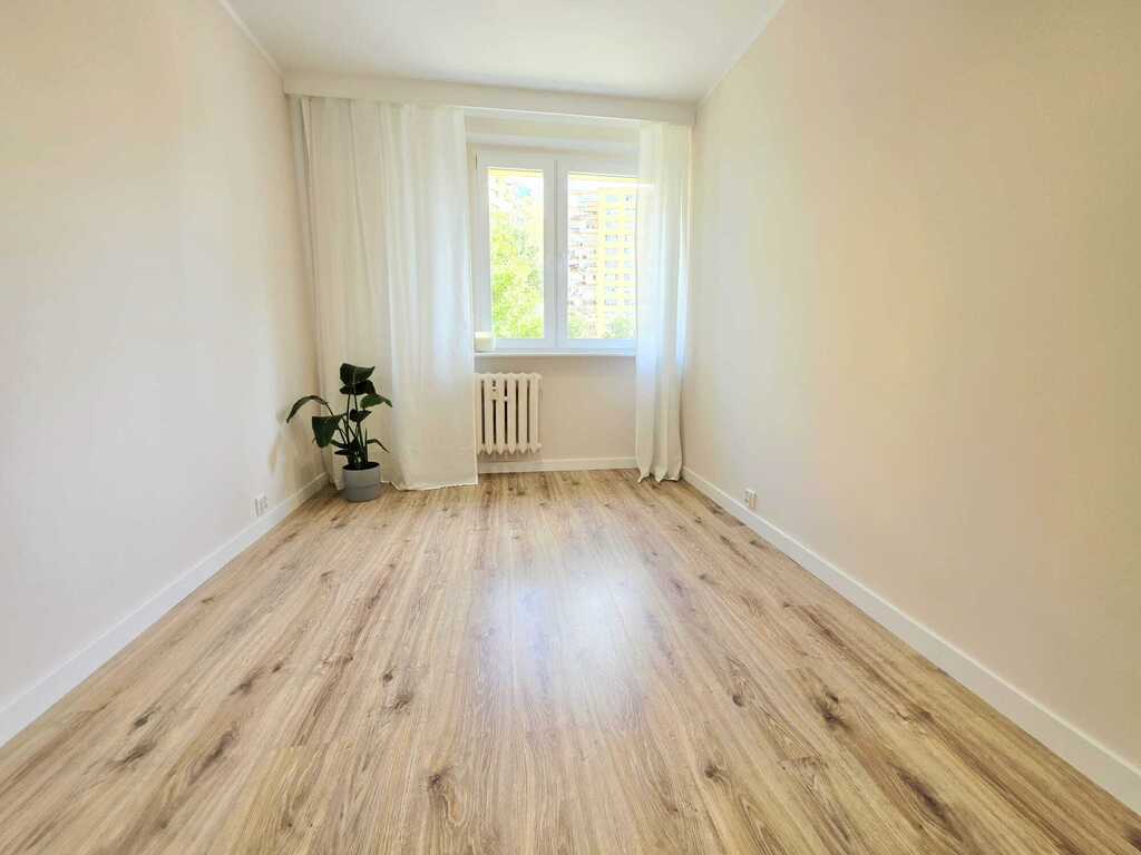 4.pokoje na 1.piętrze - os. Słoneczne- spół. włas. (7)