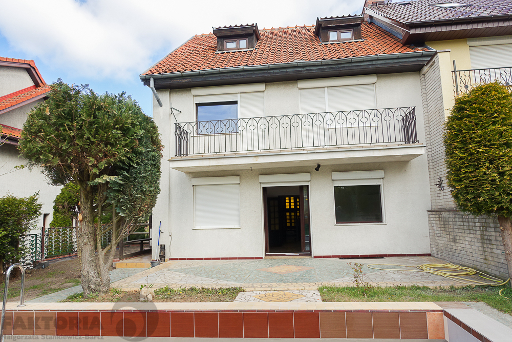 Pół bliźniaka, 2 garaże, basen, działka 613 m2, (1)