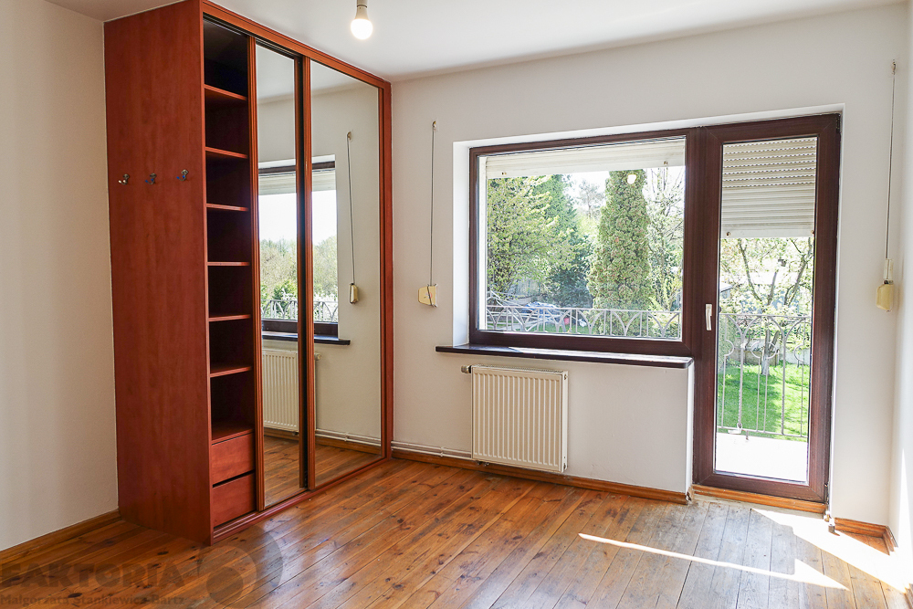 Pół bliźniaka, 2 garaże, basen, działka 613 m2, (19)