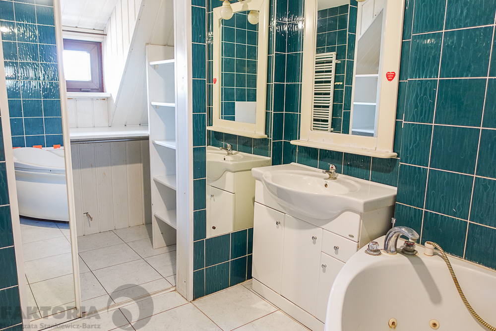 Pół bliźniaka, 2 garaże, basen, działka 613 m2, (24)