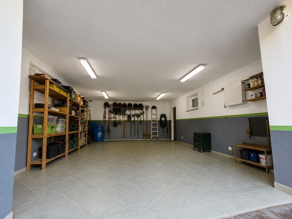 Kamienica w ścisłym centrum miasta -duży potencjał (24)