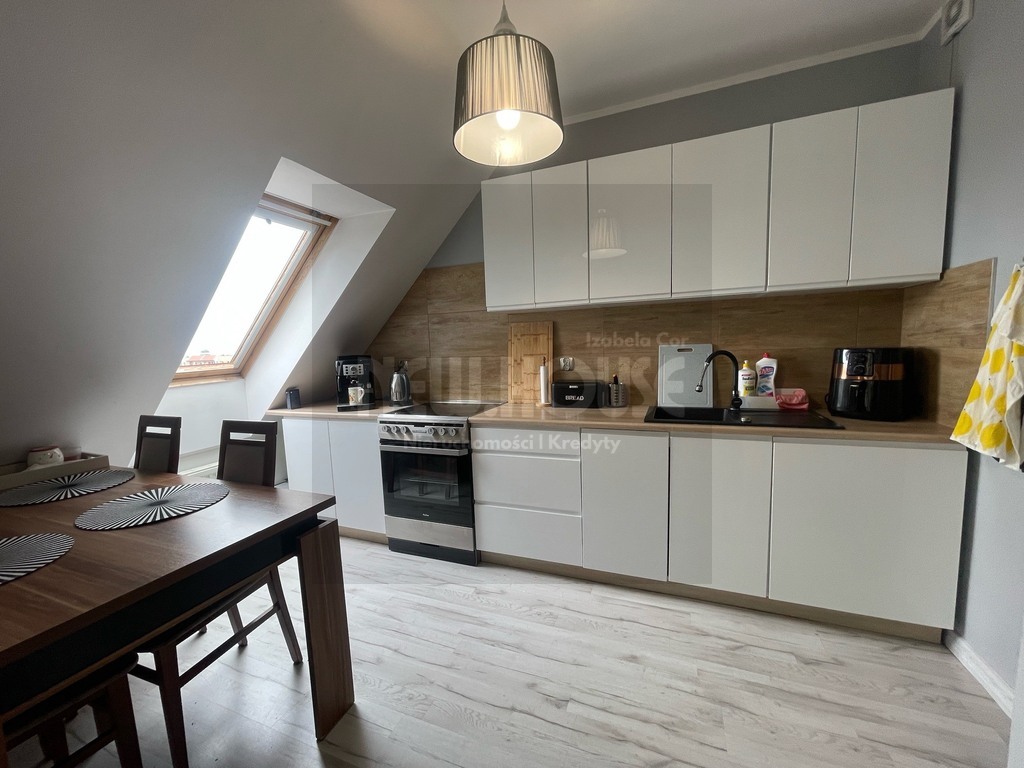 3 pokoje, balkon - oś. Majowe (2)