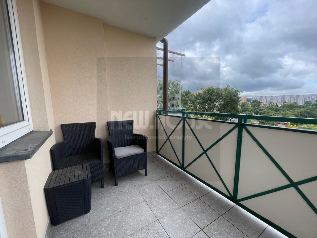 3 pokoje, balkon - oś. Majowe (4)