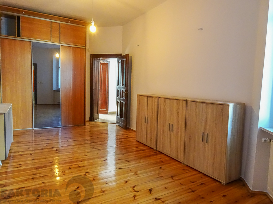 Centrum 4 pokojowe, 2 balkony, I p. 850000 (30)