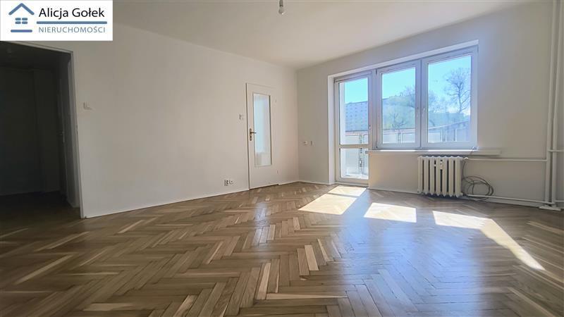 ładne, duże 1 pokojowe 38m2 z balkonem, 1 piętro (1)
