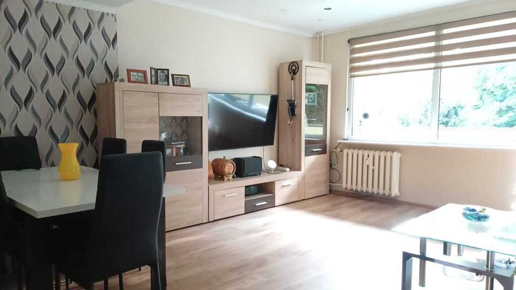 Mieszkanie z balkonem w otoczeniu zieleni. (1)