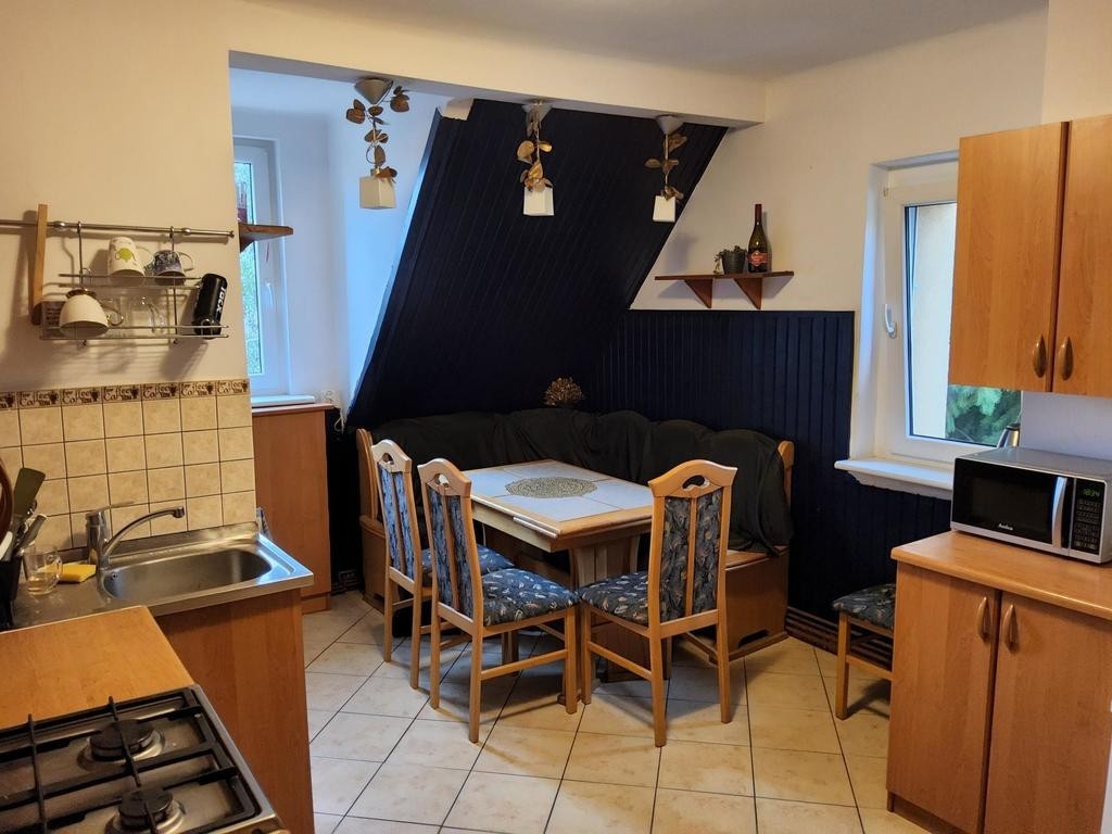 Wynajmę 2 pokoje z ogródkiem. (1)