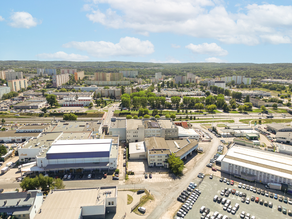 Biurowiec+2 Hale+Plac - Nieruchomość inwestycyjna. (5)