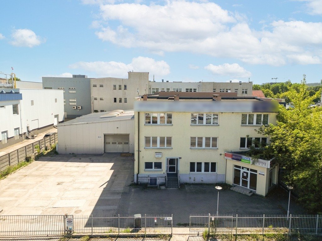 Biurowiec+2 Hale+Plac - Nieruchomość inwestycyjna. (1)