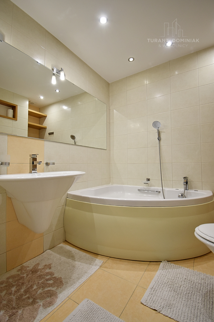 Trzypokojowe apartament z balkonem i garażem (9)