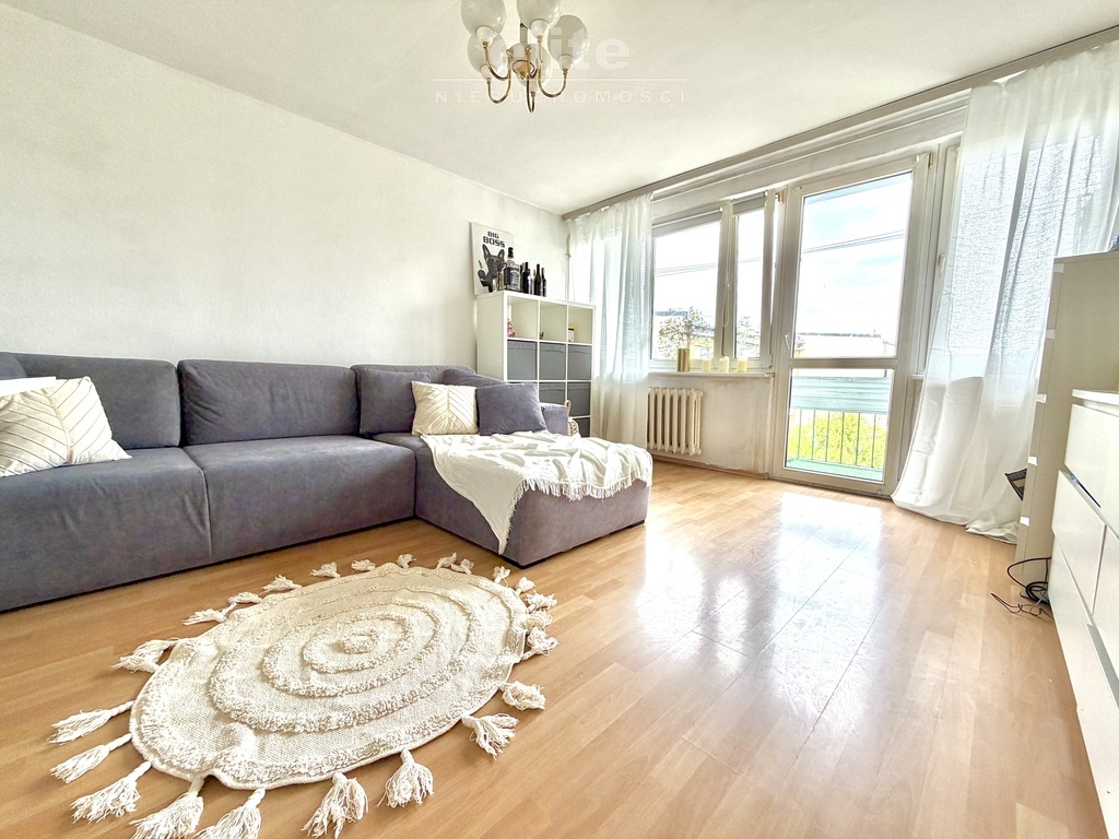 Centrum, 2 pokoje, balkon, piwnica (1)