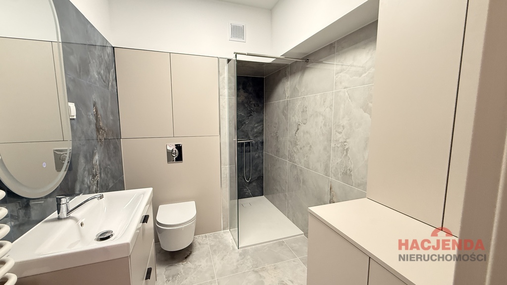 2 pokoje z miejscem postojowym w garażowcu. (4)