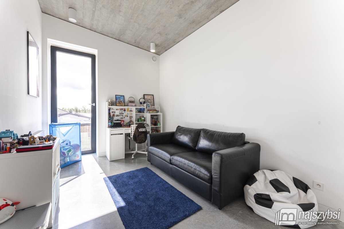 Niekanin- architektoniczna perła pod Kołobrzegiem (13)