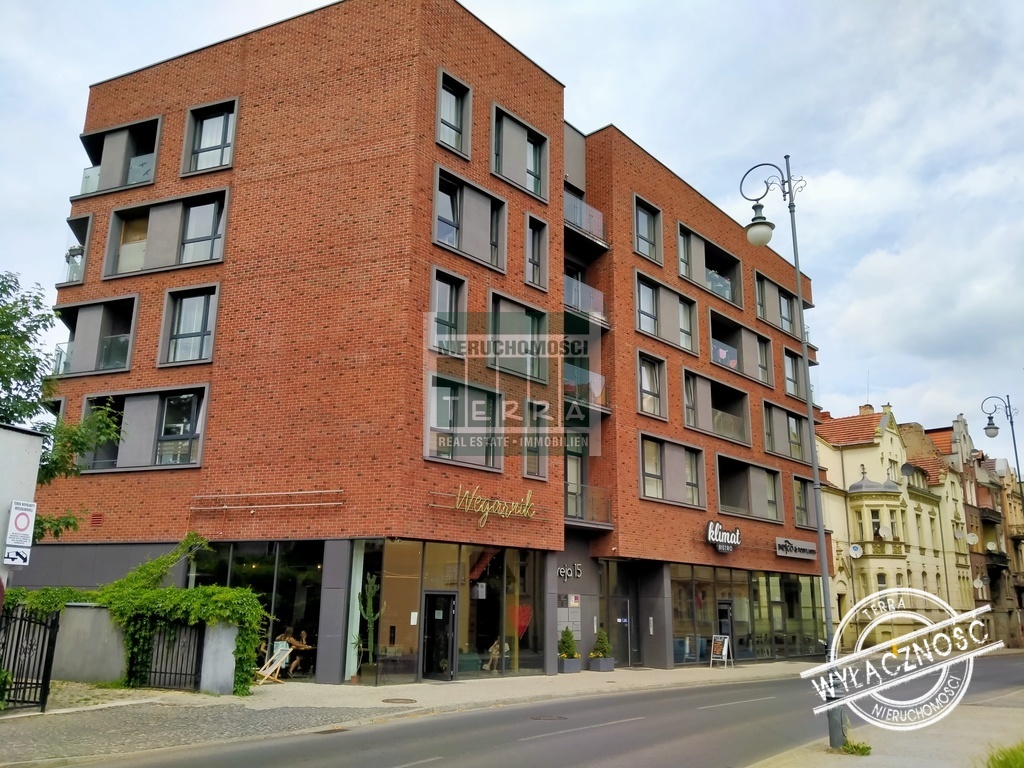 KOMFORTOWY APARTAMENT Z MIEJSCEM POSTOJOWYM (1)