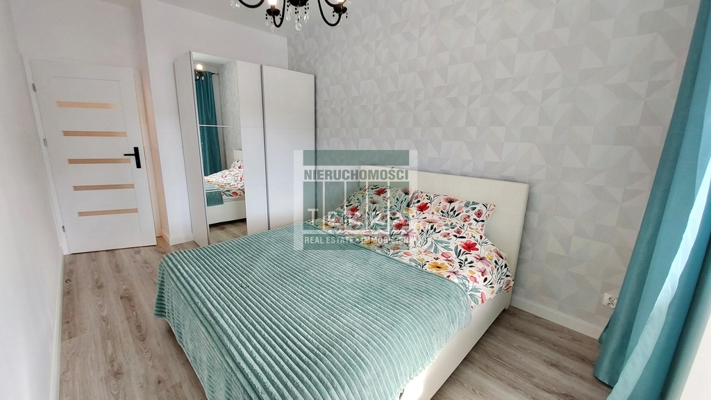 Nowy blok, I piętro, 2 miejsca postojowe. (9)