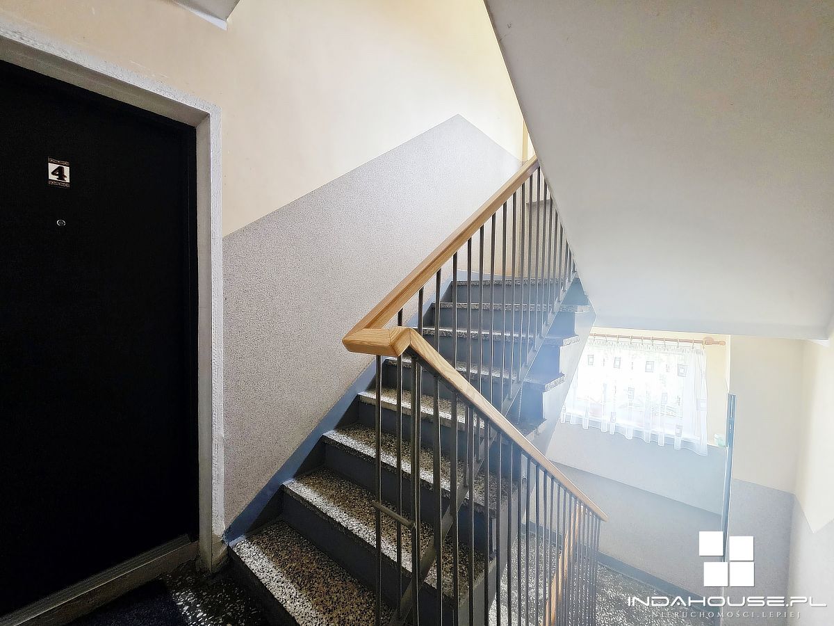 2 pokojowe, oddzielna kuchnia, balkon. Garaż w cen (11)