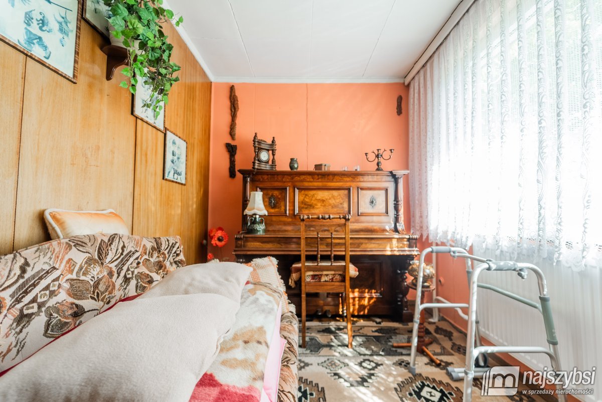 Pęzino - mały domek na dużej działce (16)