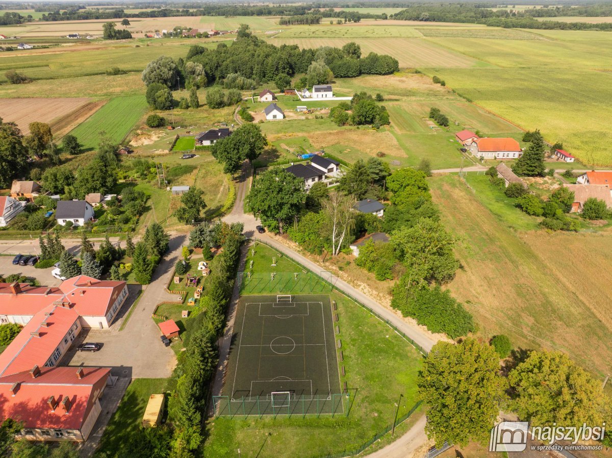 Pęzino - mały domek na dużej działce (23)