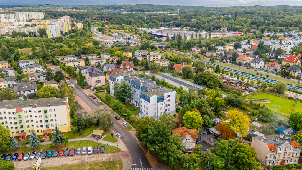 Rozkładowe 4 pokoje z oddzielna kuchnią, balkon. (16)