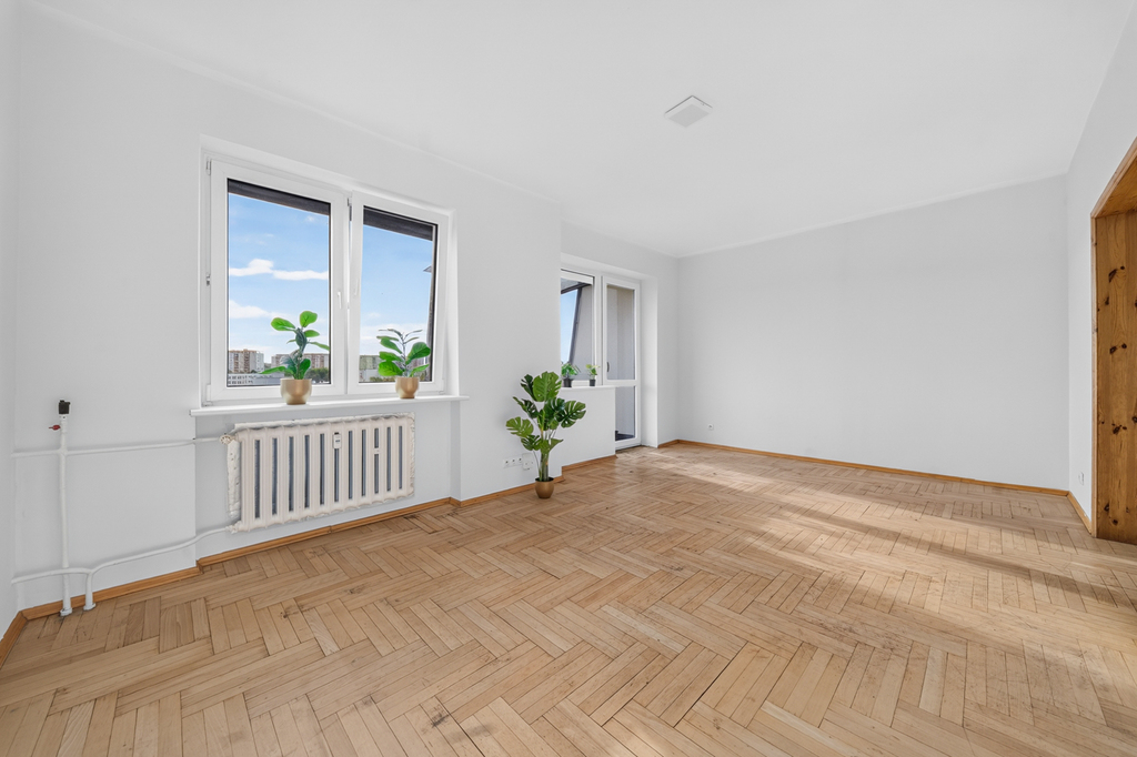 Rozkładowe 4 pokoje z oddzielna kuchnią, balkon. (2)