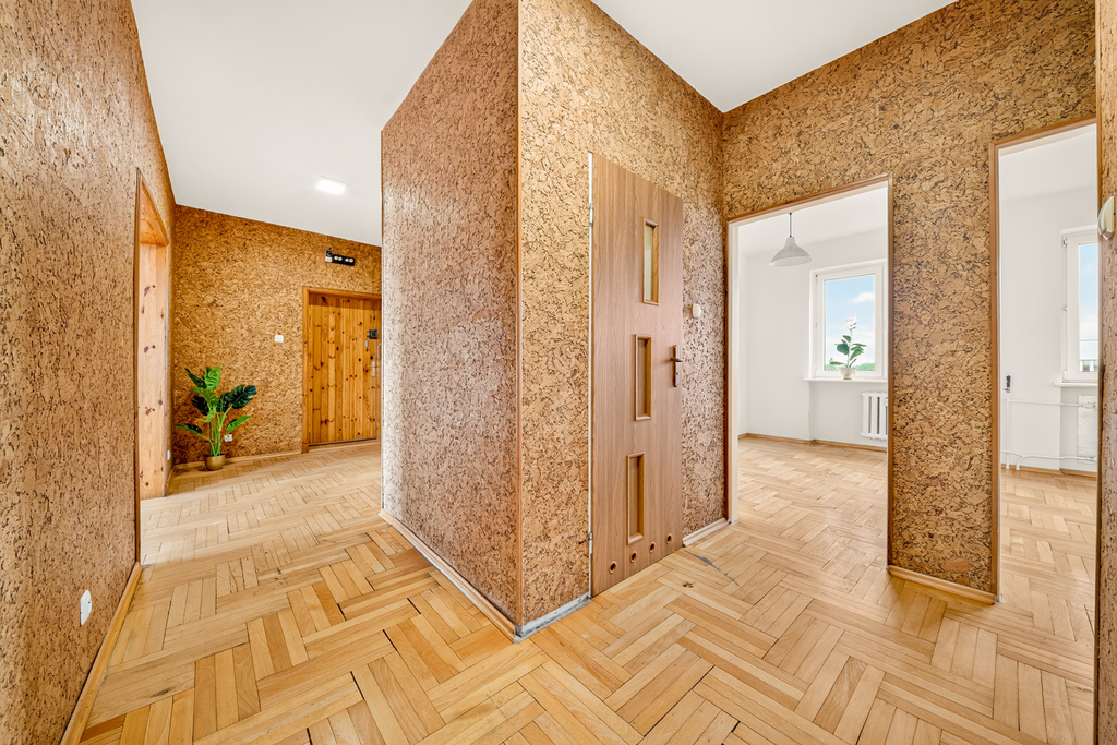 Rozkładowe 4 pokoje z oddzielna kuchnią, balkon. (13)