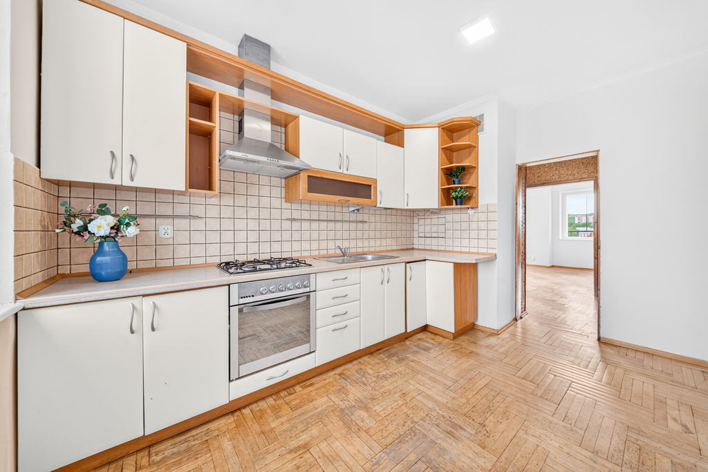 Rozkładowe 4 pokoje z oddzielna kuchnią, balkon. (14)