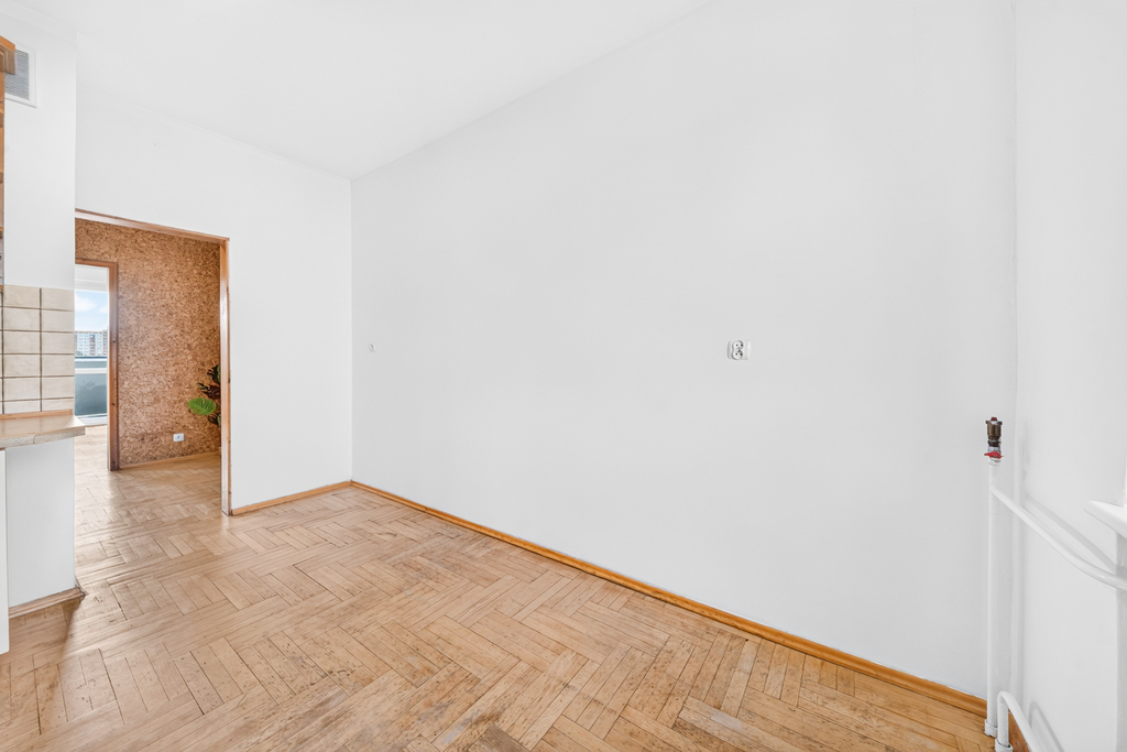 Rozkładowe 4 pokoje z oddzielna kuchnią, balkon. (8)