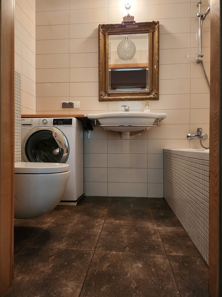 Mieszkanie 3 pokojowe z balkonem, windą i garażem (8)