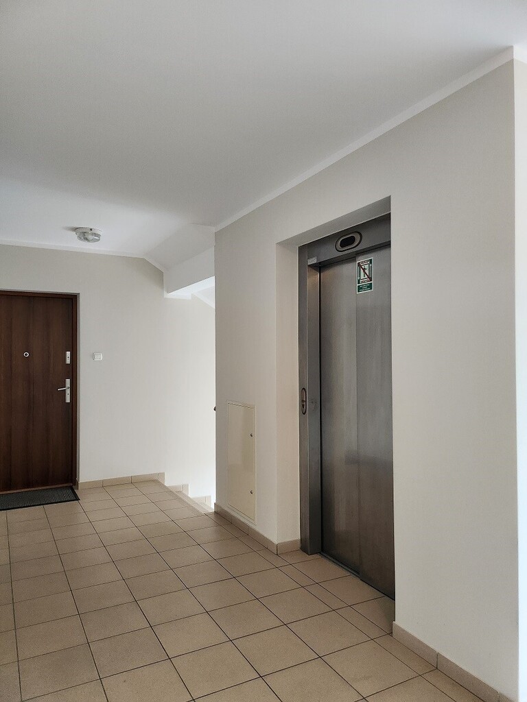 Mieszkanie 3 pokojowe z balkonem, windą i garażem (9)