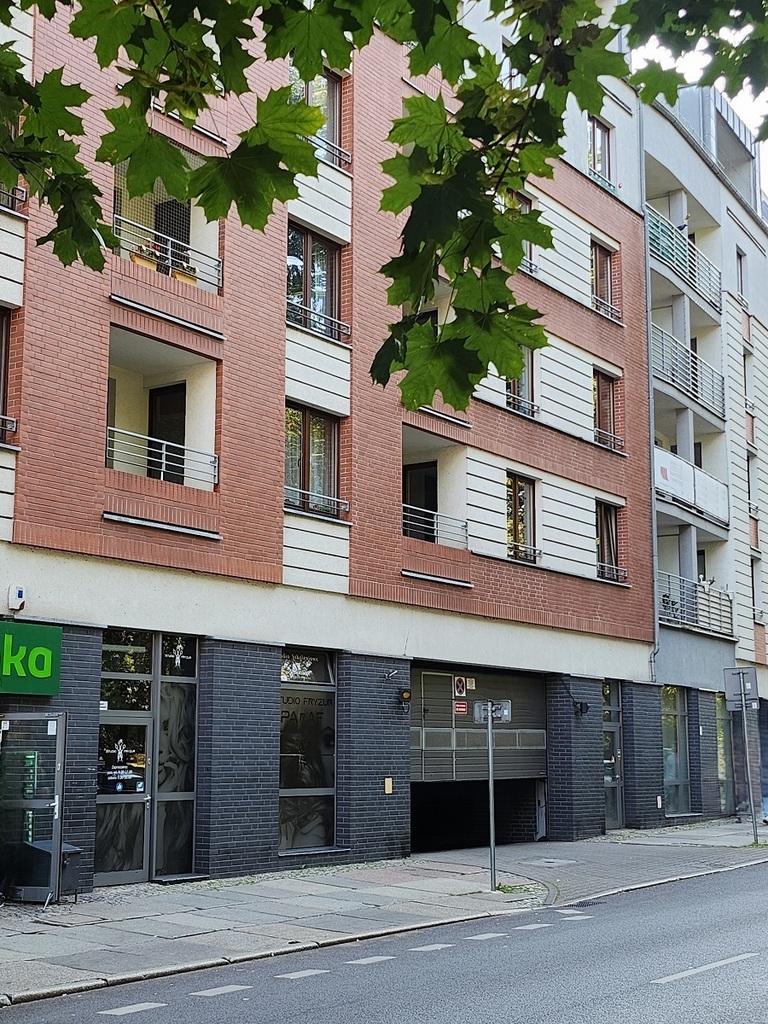 Mieszkanie 3 pokojowe z balkonem, windą i garażem (12)