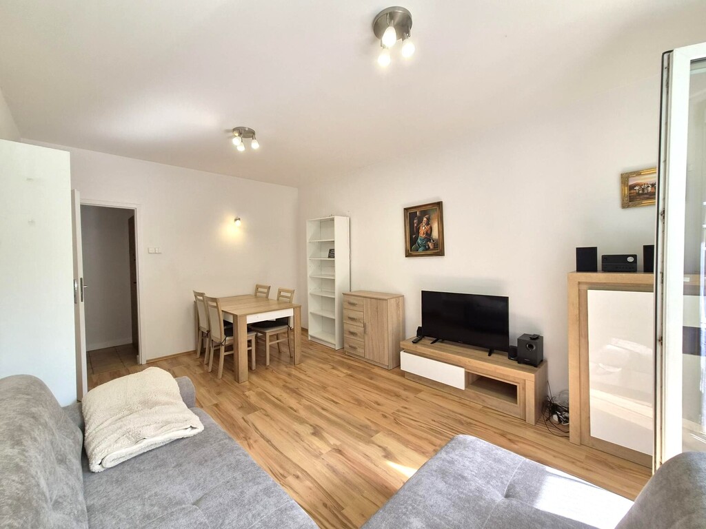 Mieszkanie  na wynajem- 3 pokoje, balkon. (1)