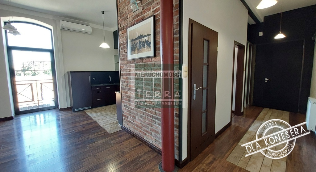 APARTAMENT + MIEJSCE POSTOJOWE W GARAŻU (1)