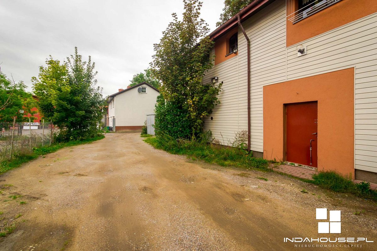 Dwa pomieszczenia do wynajęcia na parterze (8)
