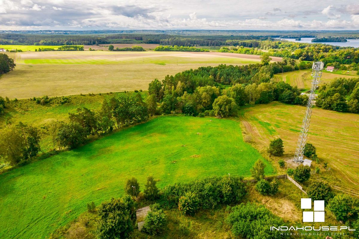 Działka w pobliżu jeziora i licznych lasów.. (15)