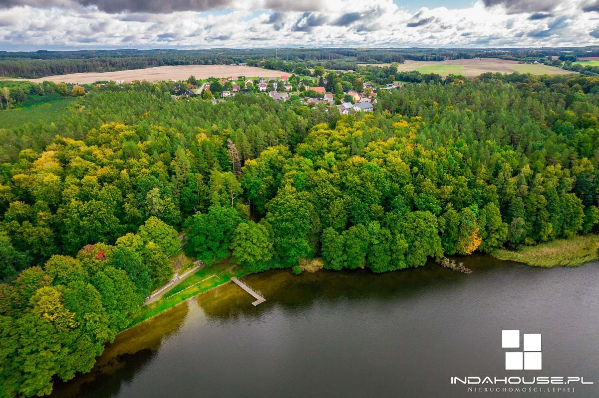 Działka w pobliżu jeziora i licznych lasów.. (4)