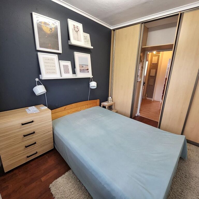 Wynajmę 2 pokoje, z dużym balkonem i piwnicą. (7)