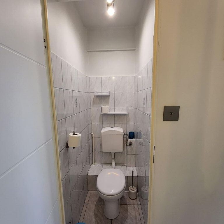 Wynajmę 2 pokoje, z dużym balkonem i piwnicą. (13)