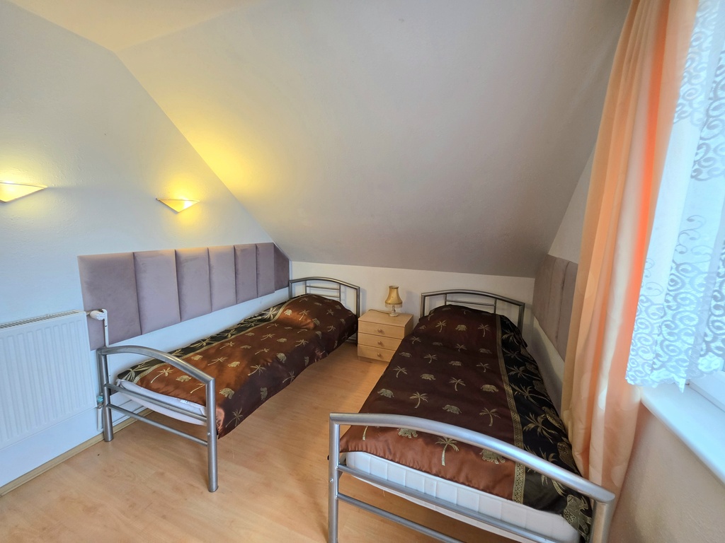Dom wolnostojący w Warnołęce z niezależnym mieszkaniem (14)