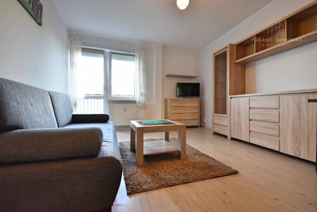Przestronna kawalerka z balkonem (3)