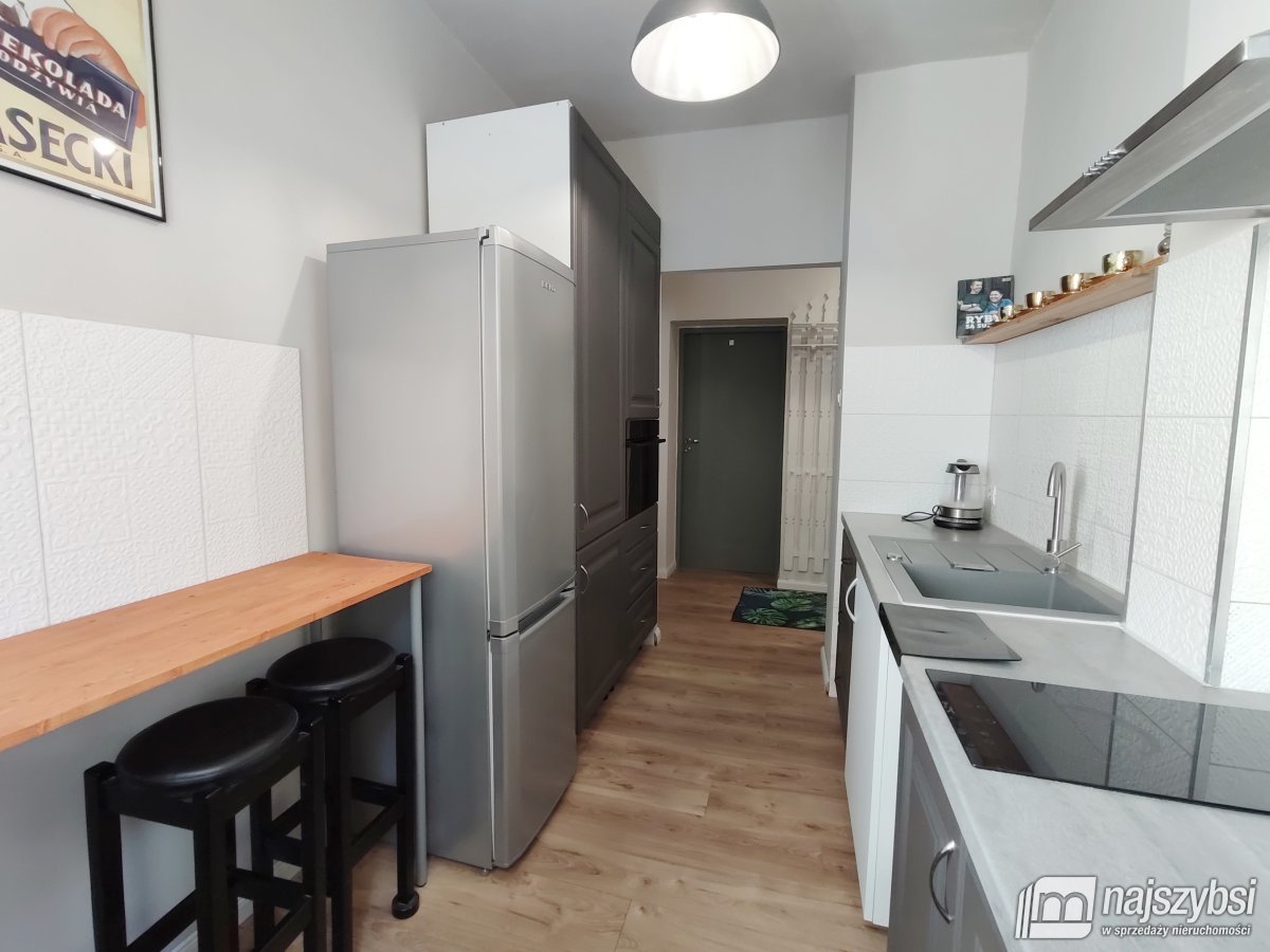 Szczecin- ul. Ejsmodna  3pok. wysoki parter (15)