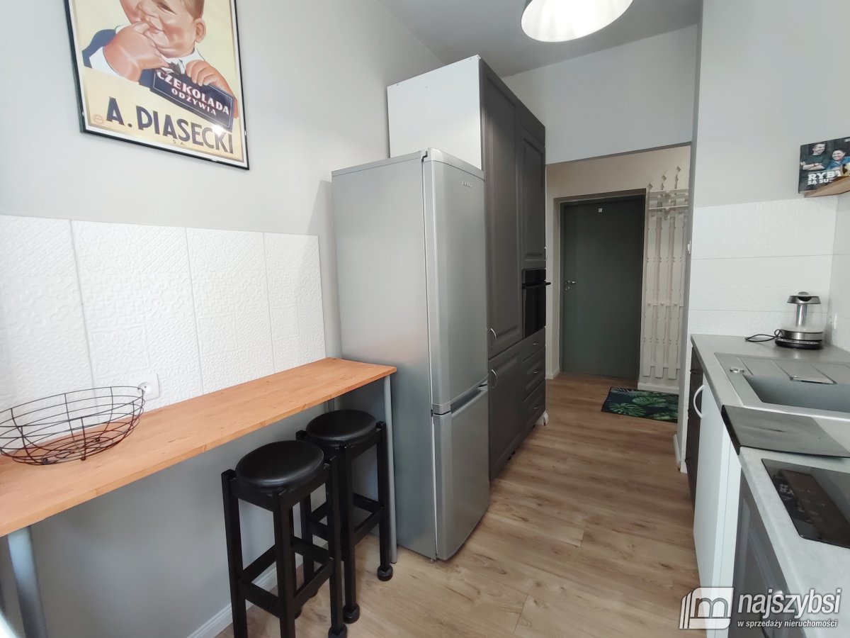 Szczecin- ul. Ejsmodna  3pok. wysoki parter (17)