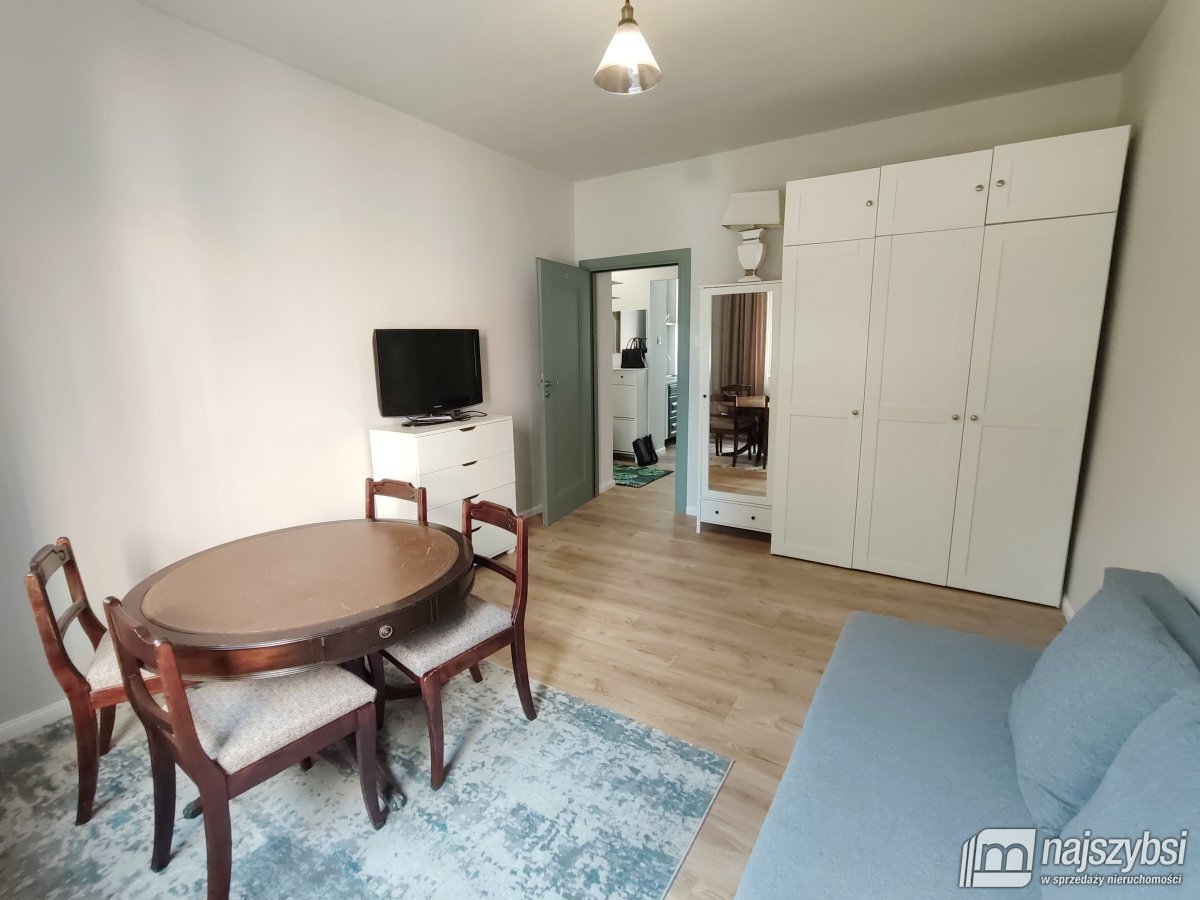 Szczecin- ul. Ejsmodna  3pok. wysoki parter (5)