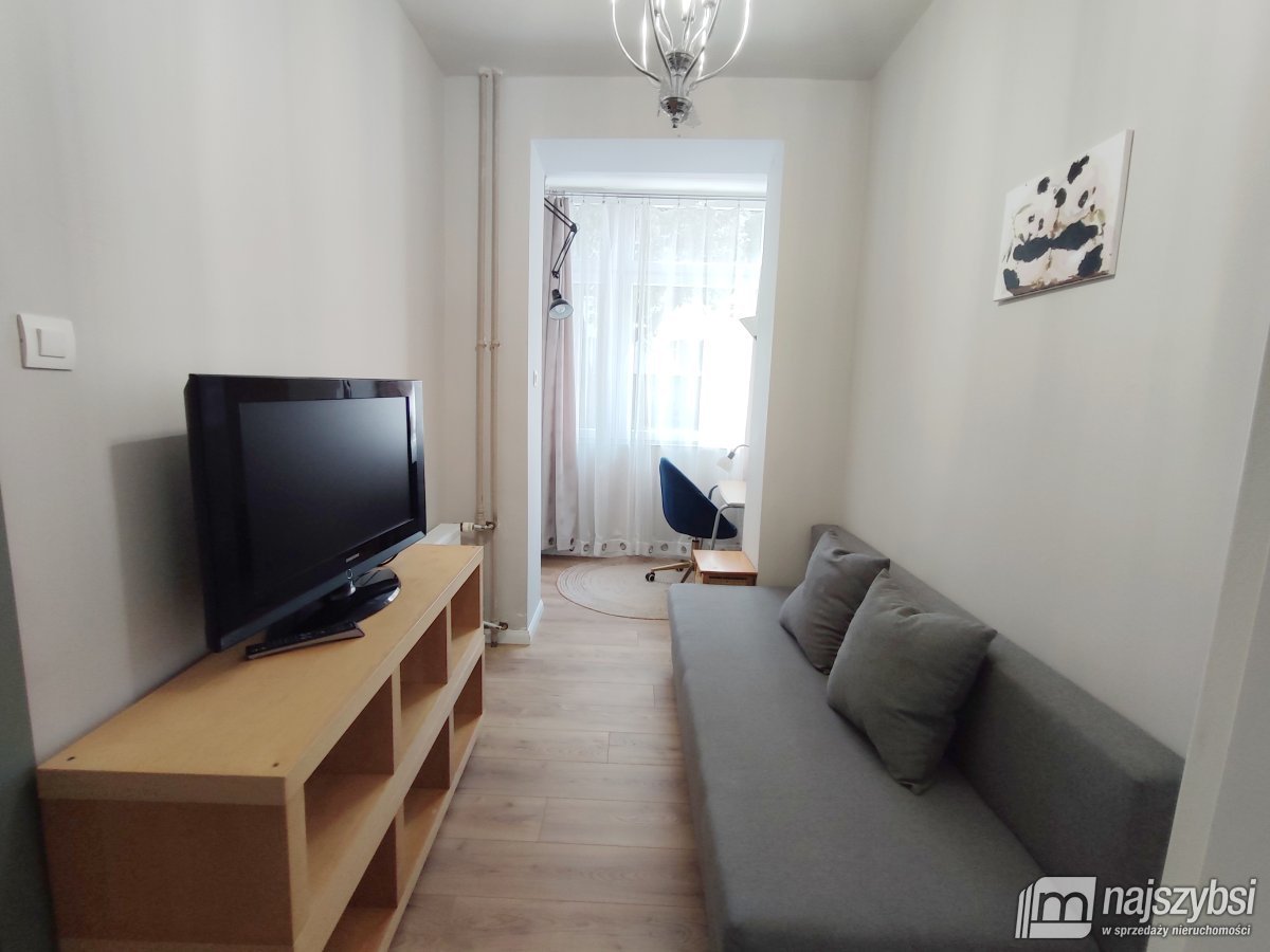Szczecin- ul. Ejsmodna  3pok. wysoki parter (7)