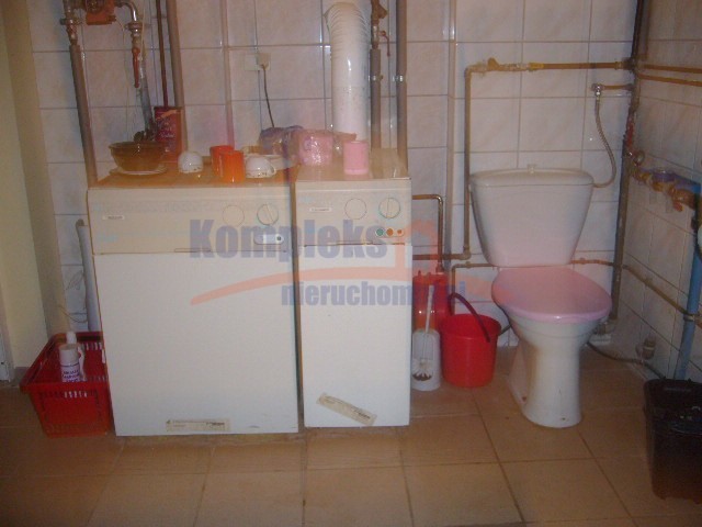 Dom doskonał do zamieszkania lub pod działalność. (15)